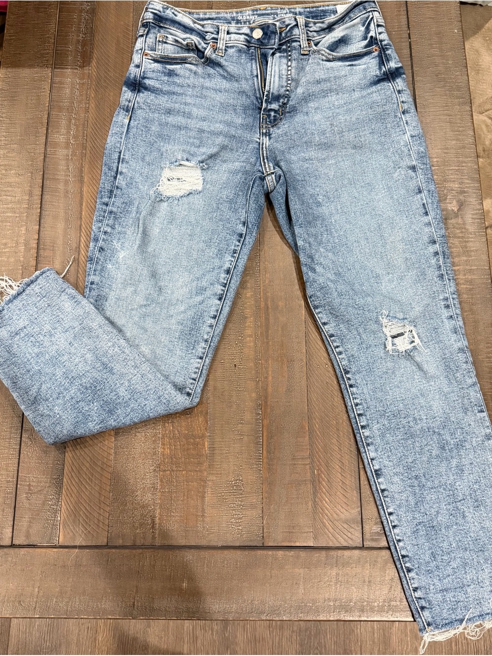 Old Navy Light Wash Distressed straight leg Women's Jeans - stretch